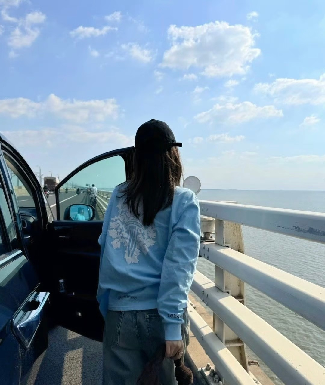B 크ㄹ하츠 마이애미 익스클루시브 대거 롱슬리브 티셔츠