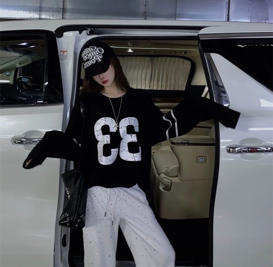 B 크ㄹ하츠ST 33 홀스슈 로고 롱슬리브 티셔츠 2컬러