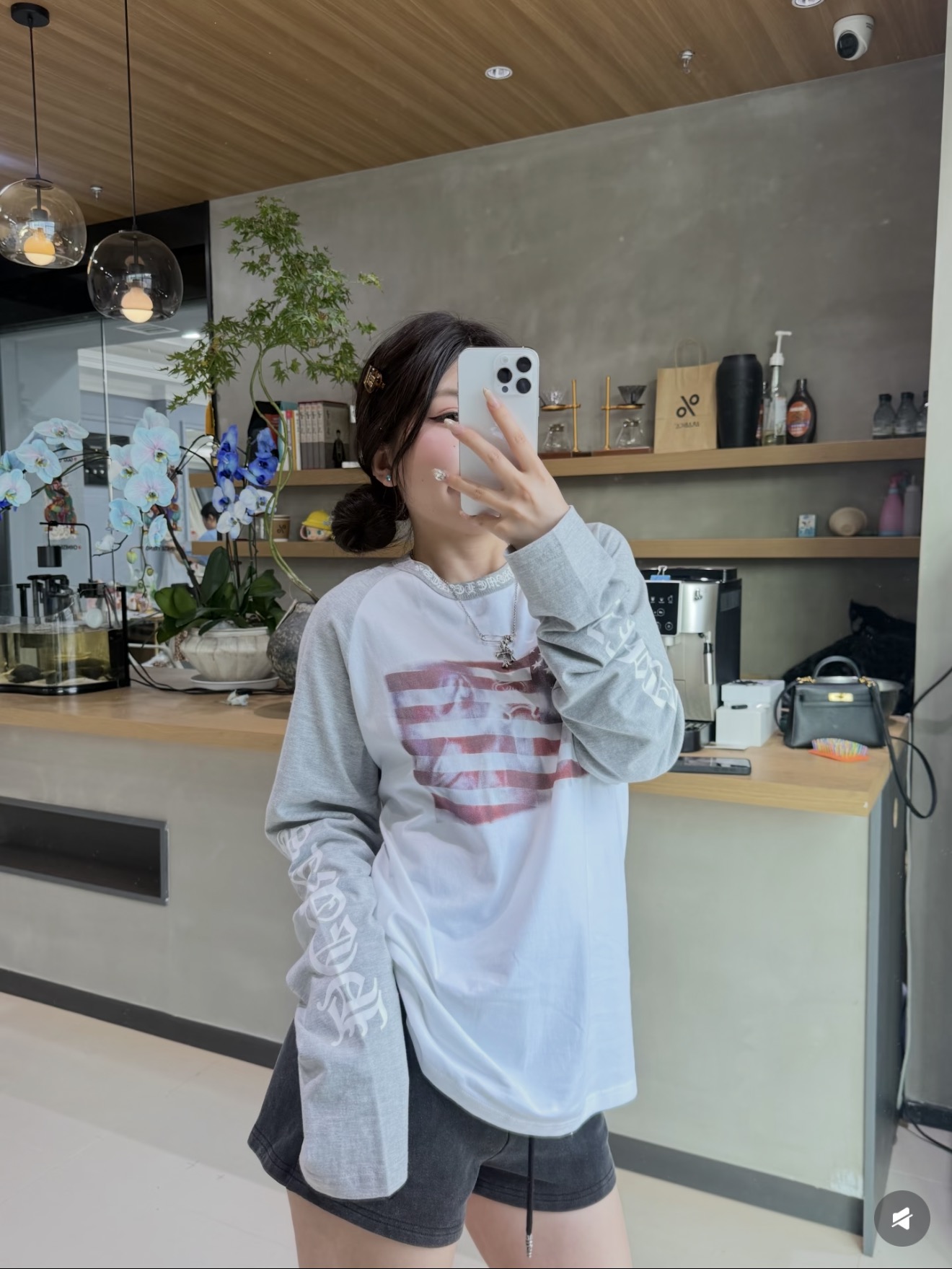 B 크ㄹ하츠ST 래글런 롱슬리브 티셔츠 2컬러